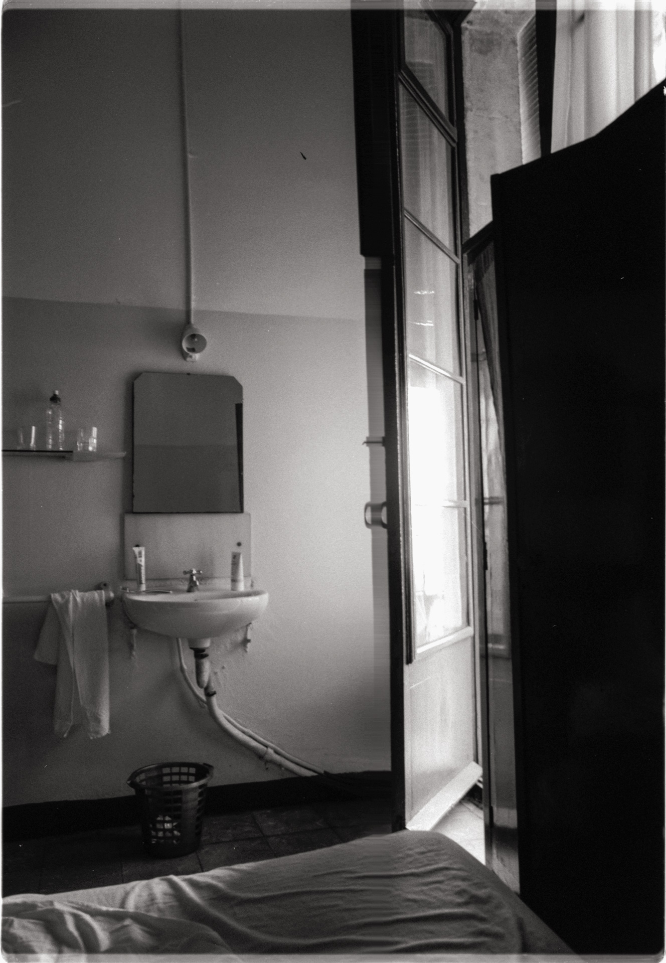 © Holger Kral • Photography - bcn02_01_08 - 2002, barcelona, blackwhite, journey, street - photo #2 - 