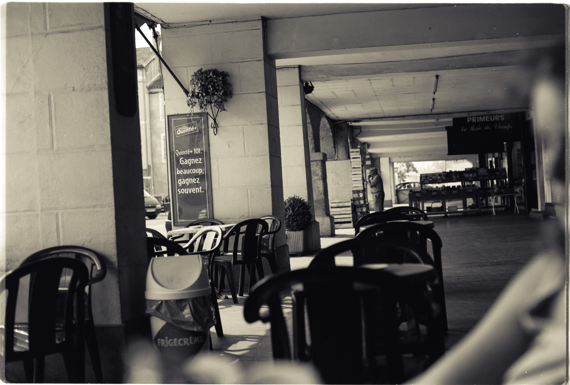 © Holger Kral • Photography - fr00_03_10 - 2000, blackwhite, france, journey - photo #1 - 