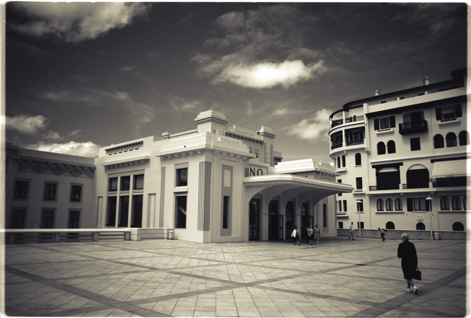 © Holger Kral • Photography - fr00_12_16 - 2000, blackwhite, france, journey - photo #19 - 