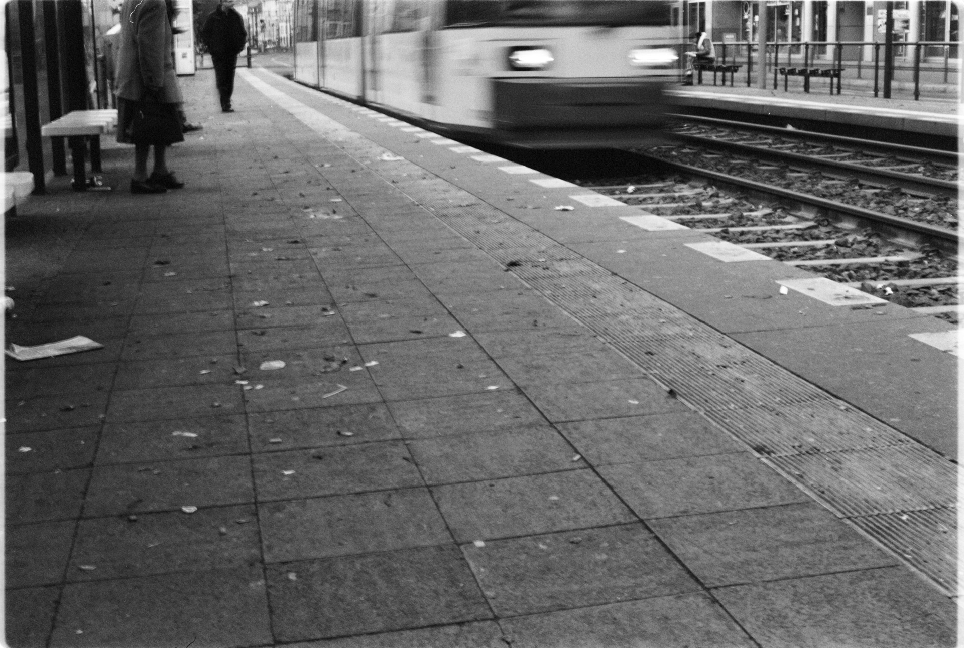 © Holger Kral • Photography - 04-23-53 - 2004, berlin, blackwhite, city, street, summer, urban landscape - photo #9 - 