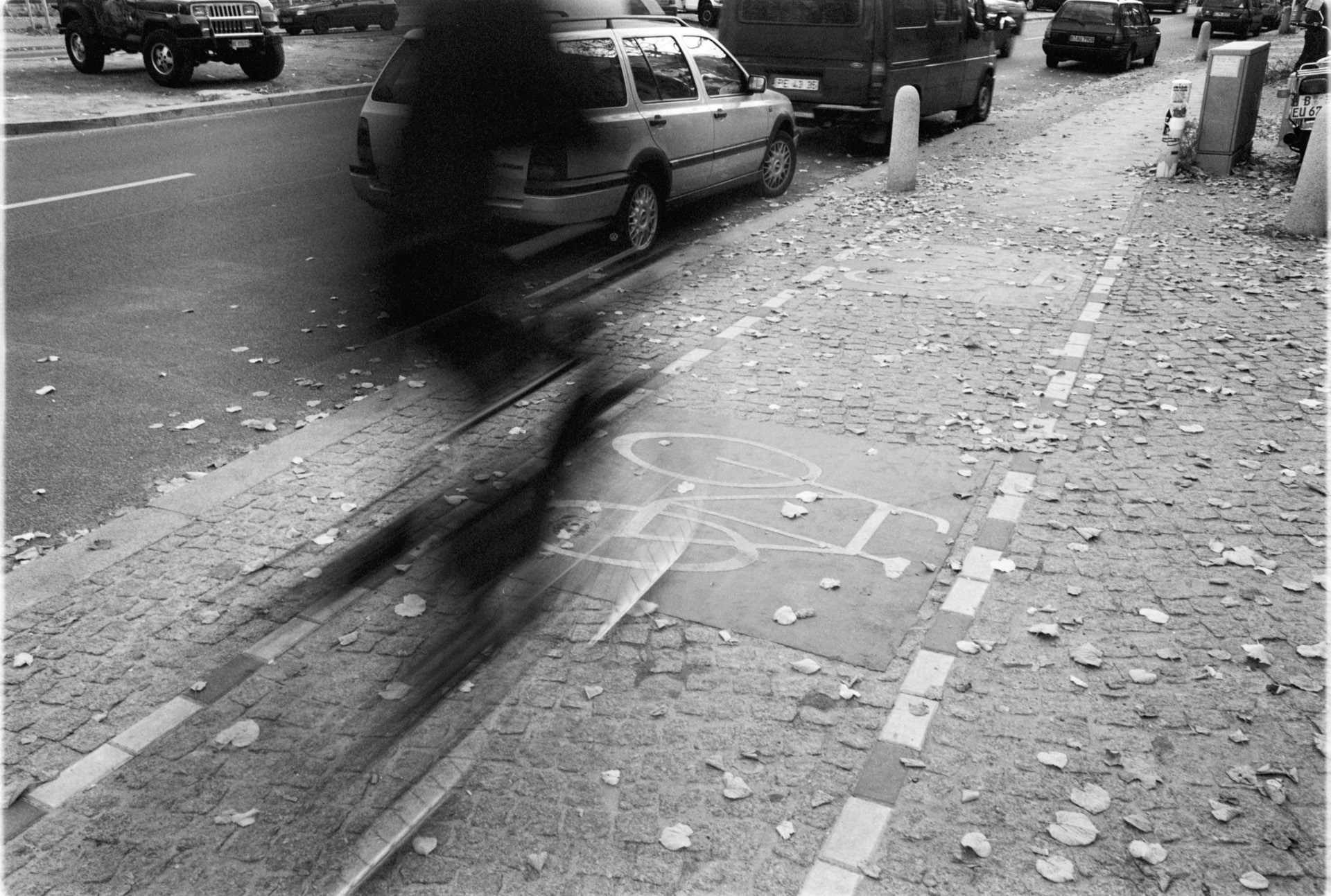 © Holger Kral • Photography - 04-25-11 - 2004, berlin, blackwhite, city, street, summer, urban landscape - photo #16 - 
