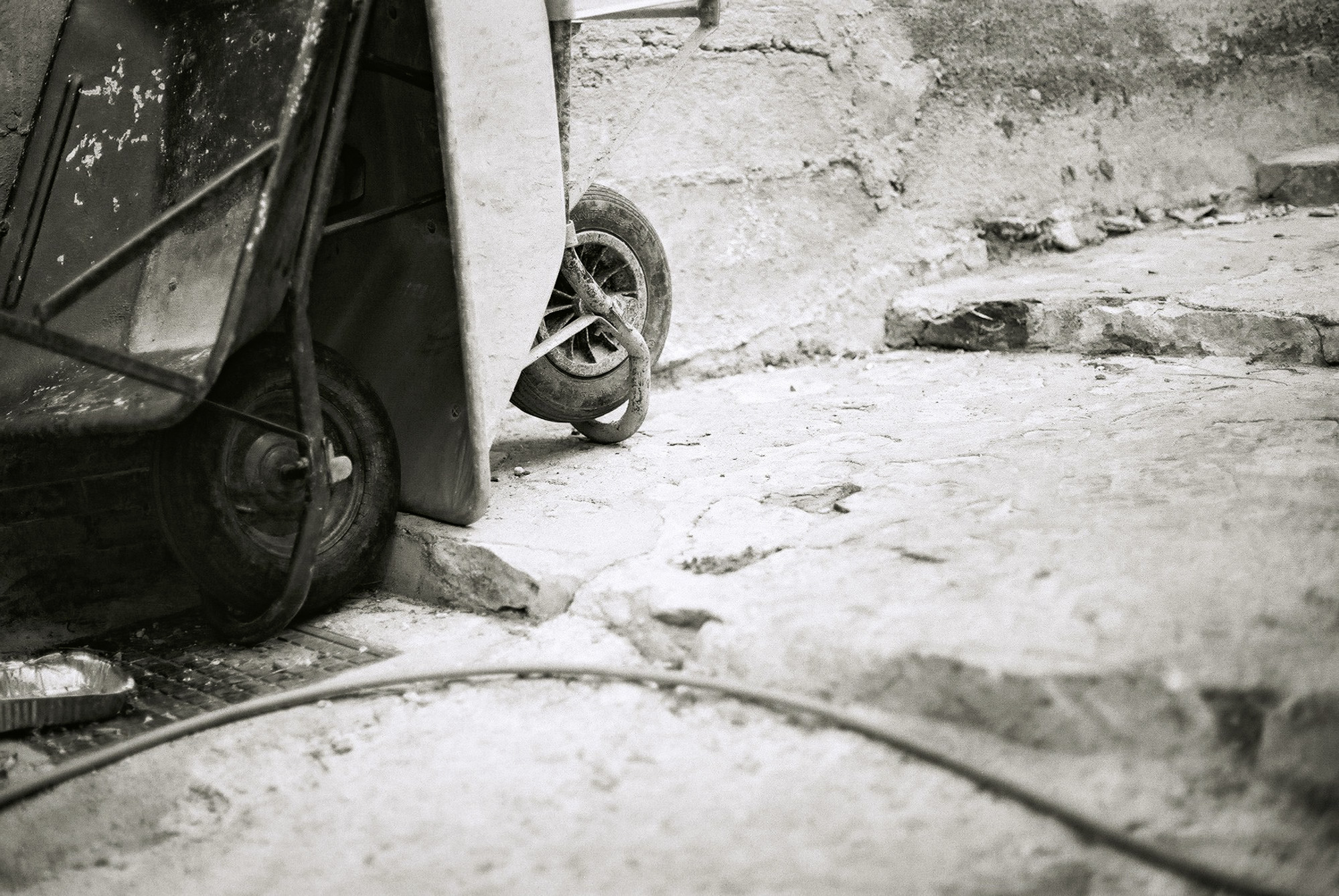 © Holger Kral • Photography - Go04_14_30 - 2004, blackwhite, cosas, gomera, journey, landscape, street - photo #28 - 