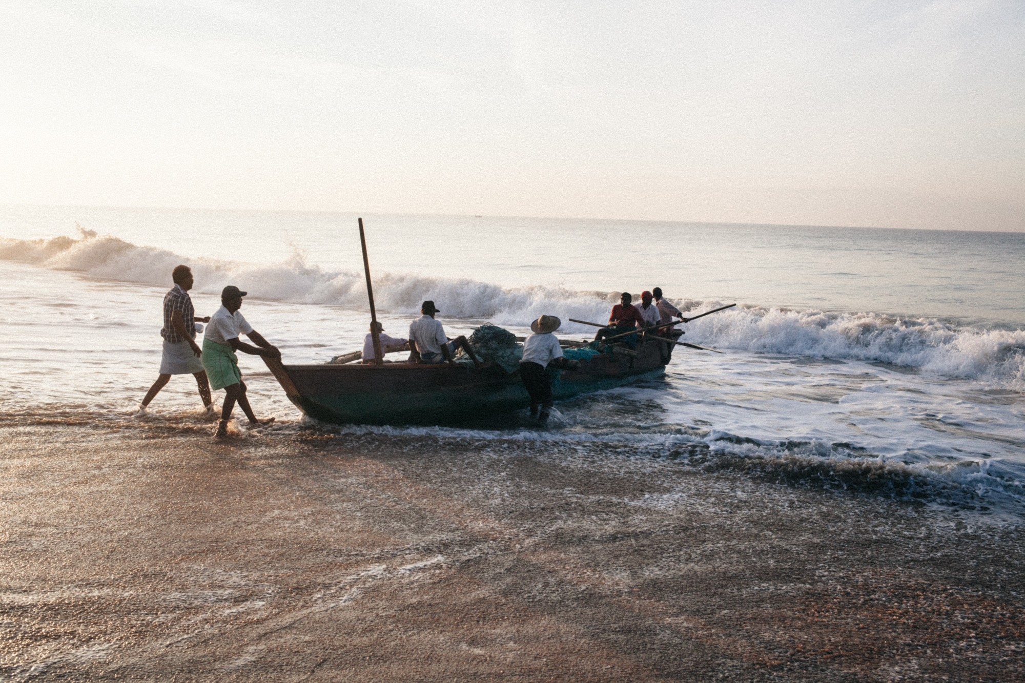 © Holger Kral • Photography - Die Fischer von Rekawa - 2016, color, journey, people, portrait, reportage, srilanka - photo #11 -