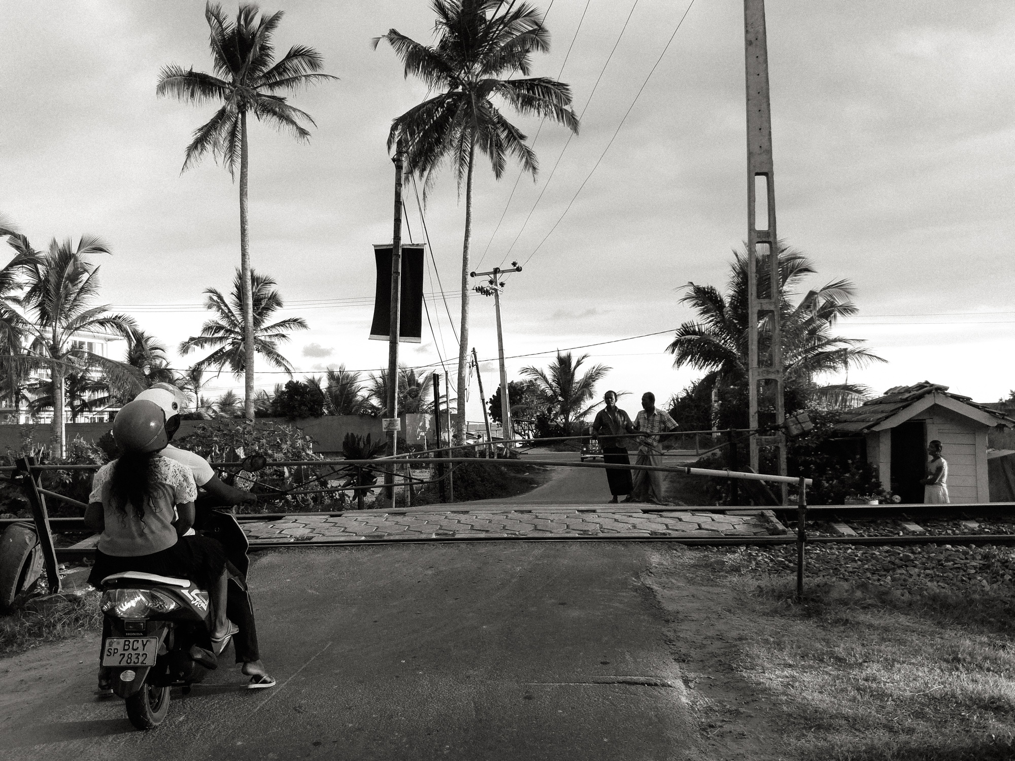 © Holger Kral • Photography - 07-20160329_174839 - 2016, asia, blackwhite, city, countryside, holiday, journey, nature, people, reportage, srilanka, street, summer - photo #6 -