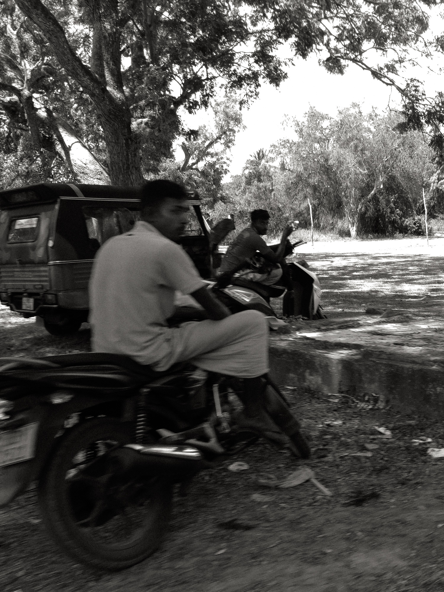 © Holger Kral • Photography - 21-20160406_103726 - 2016, asia, blackwhite, city, countryside, holiday, journey, nature, people, reportage, srilanka, street, summer - photo #19 -