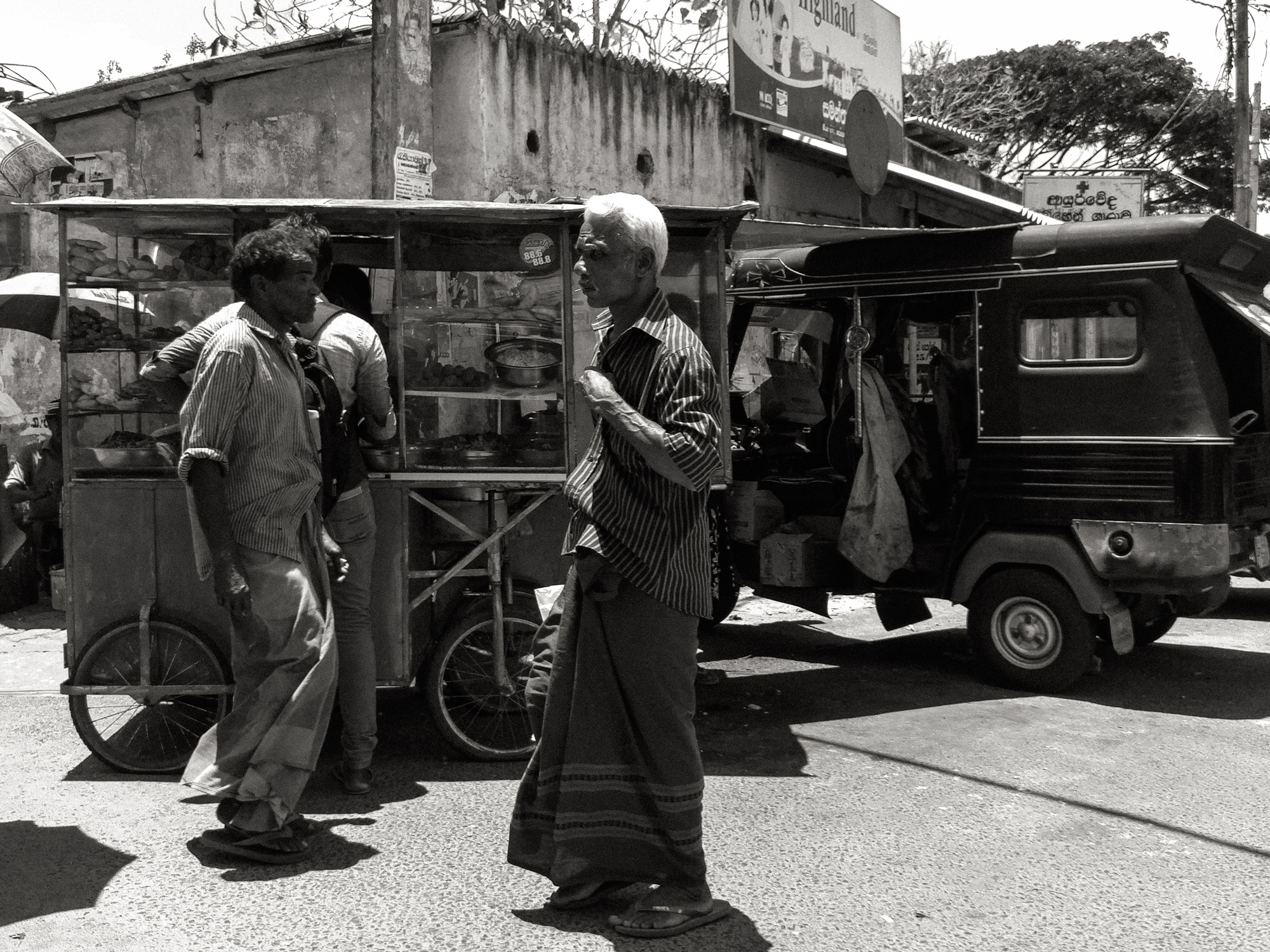 © Holger Kral • Photography - 23-20160406_122823 - 2016, asia, blackwhite, city, countryside, holiday, journey, nature, people, reportage, srilanka, street, summer - photo #21 -
